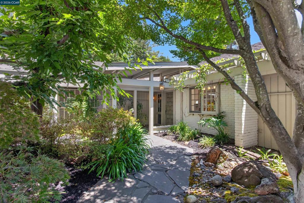 12 E Altarinda Property Photo 3