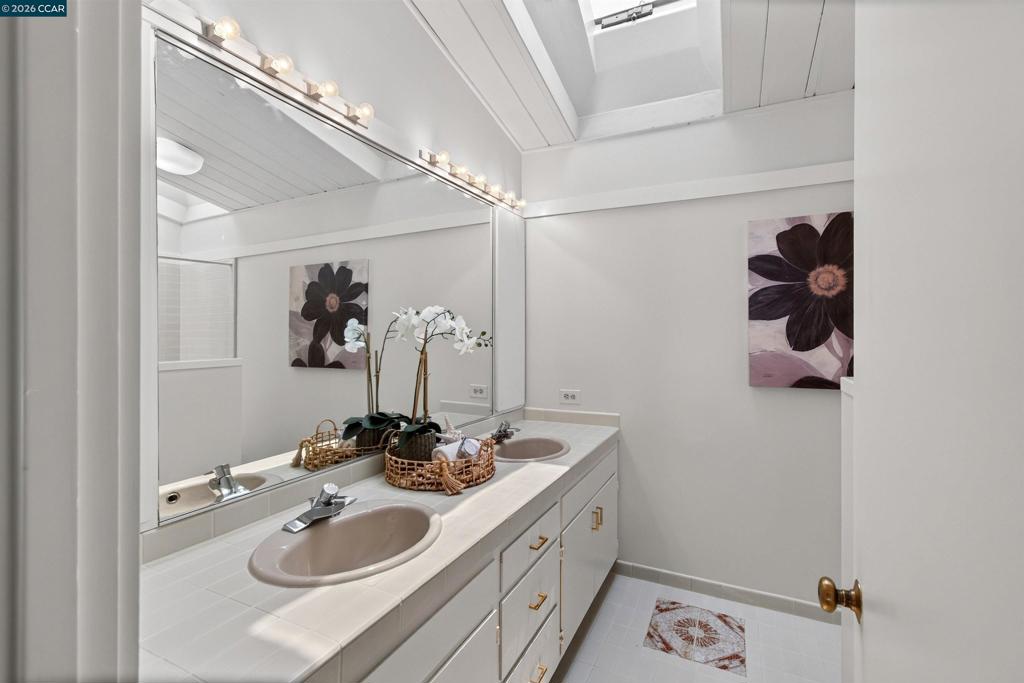 12 E Altarinda Property Photo 44