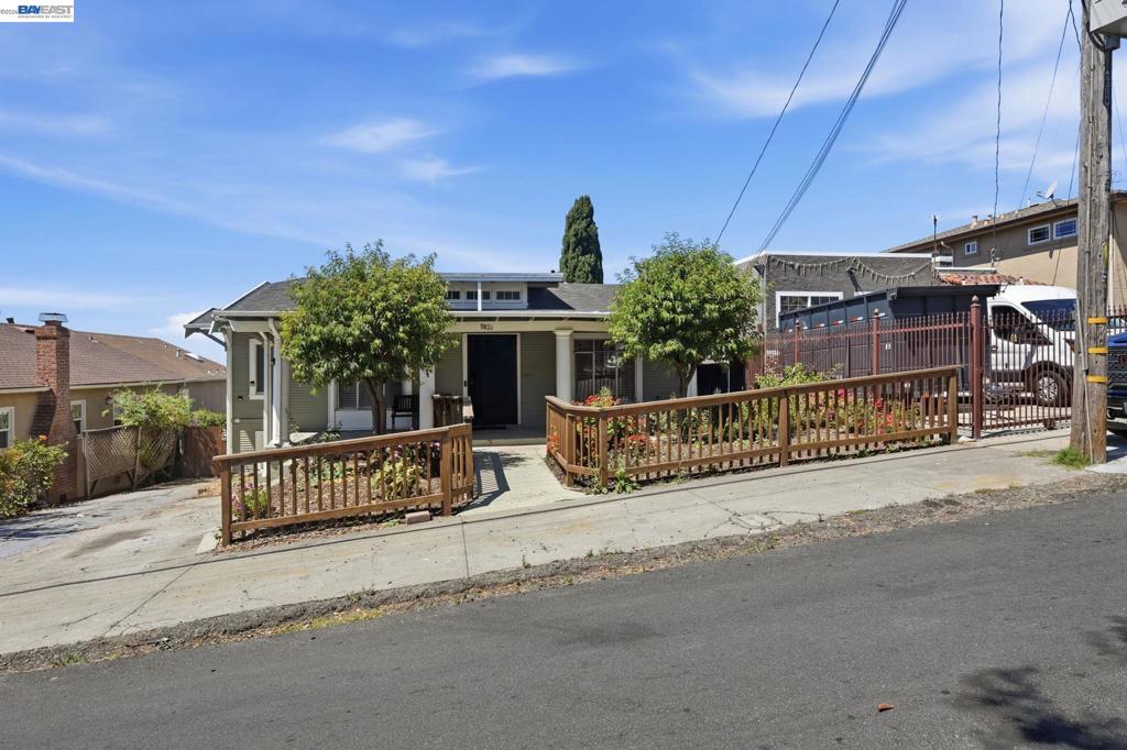 9821 Thermal Street Property Photo 3