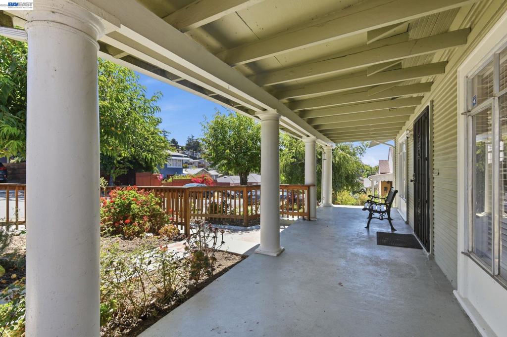 9821 Thermal Street Property Photo 5