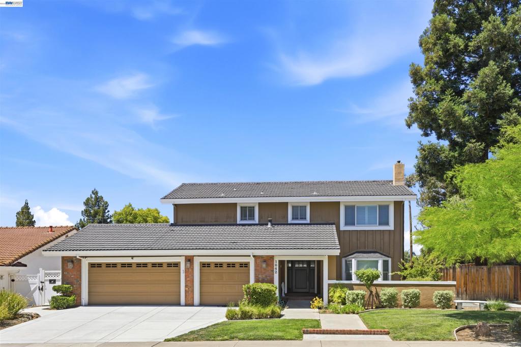 1042 Lomitas Ave