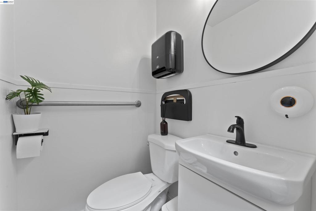 7691 Thornton Ave Property Photo 67
