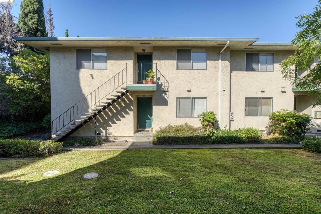 16298 Foothill Blvd Property Photo 3