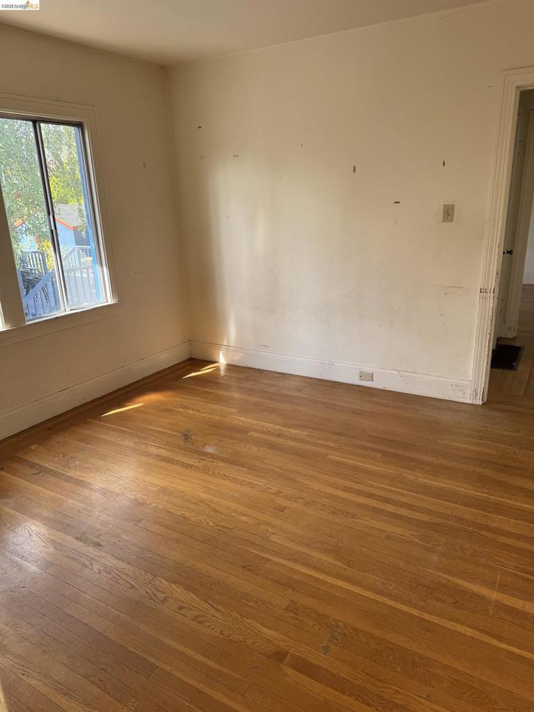 816 Stannage Ave Property Photo 6