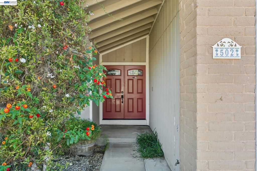 502 Shrike Ct Property Photo 3
