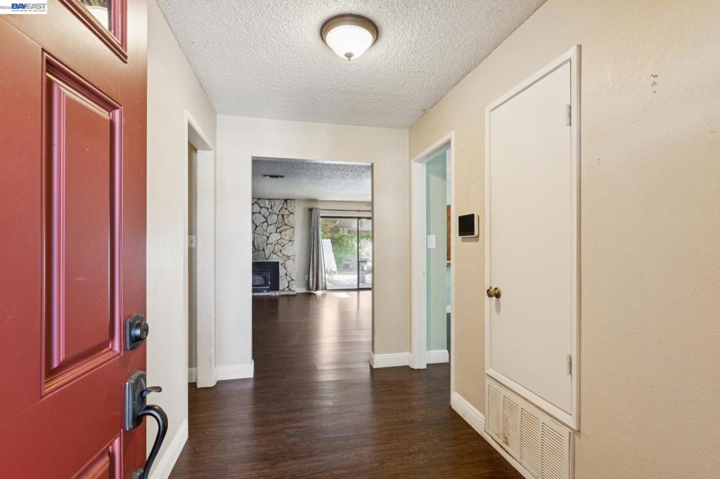 502 Shrike Ct Property Photo 4
