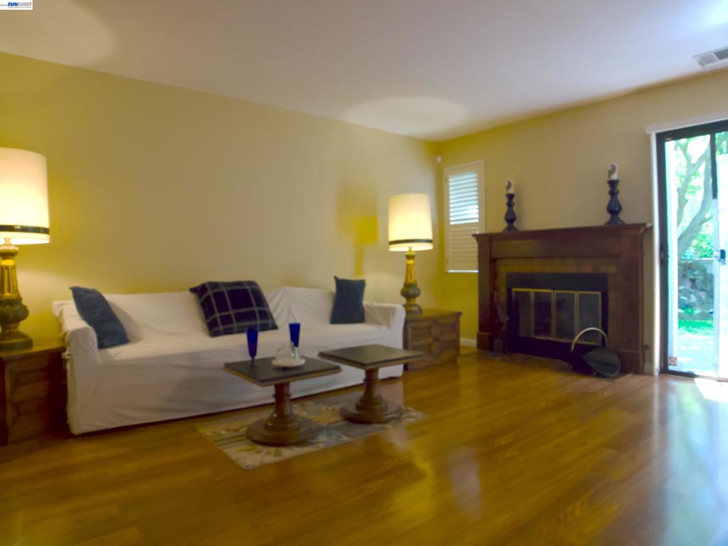 5214 Riverdale Ct Property Photo 2