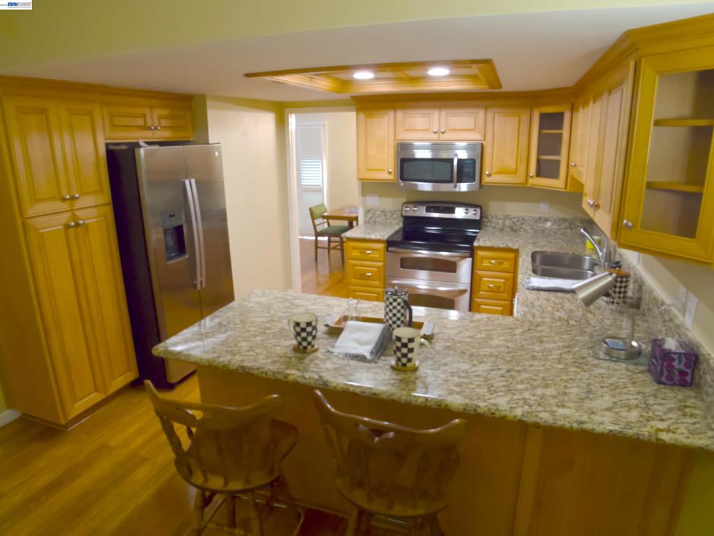 5214 Riverdale Ct Property Photo 4