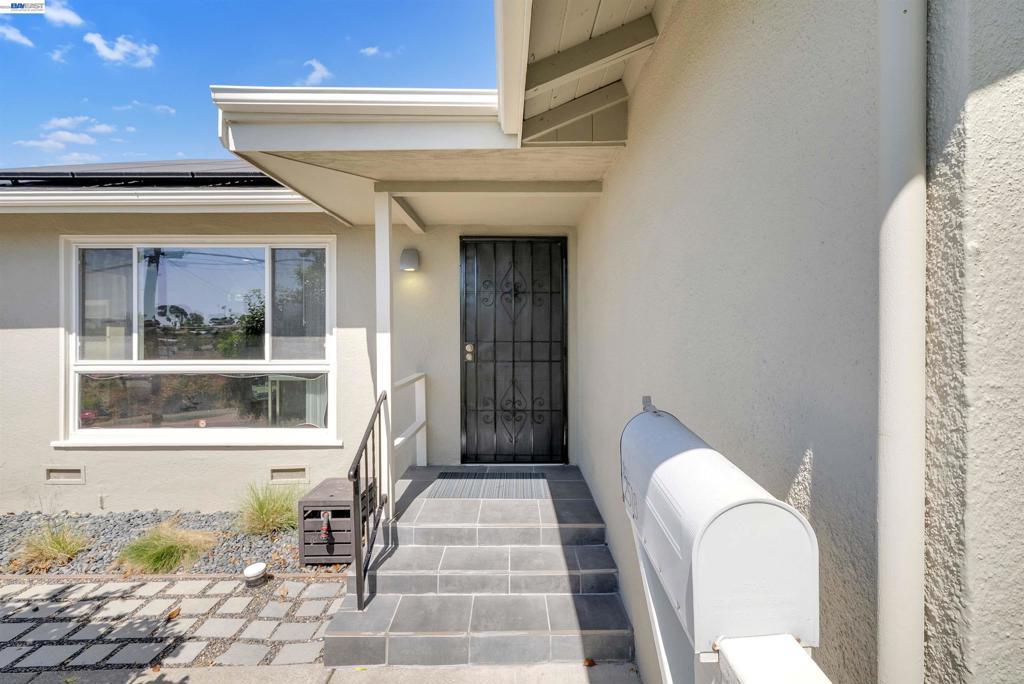 2518 Tara Hills Dr Property Photo 4