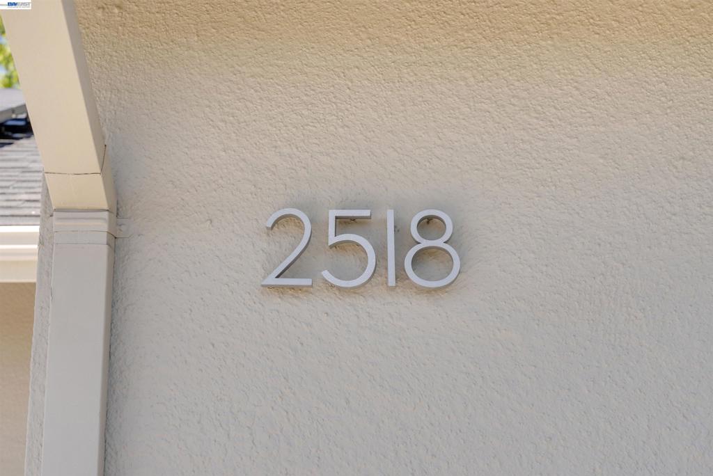 2518 Tara Hills Dr Property Photo 5