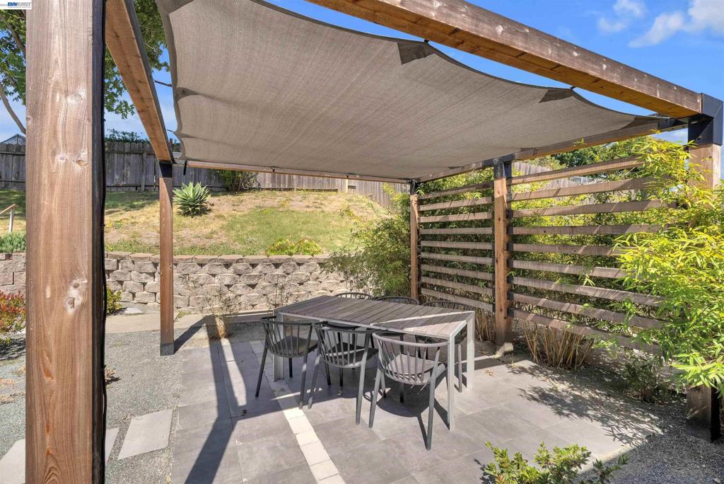 2518 Tara Hills Dr Property Photo 32