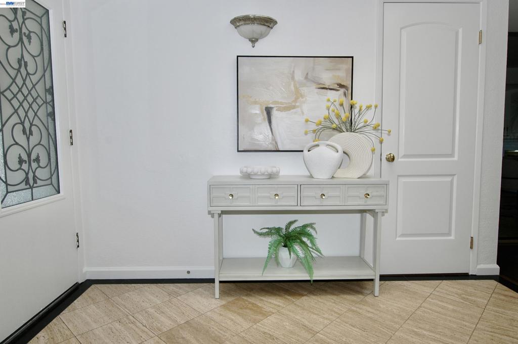 35515 Dee Place Property Photo 5