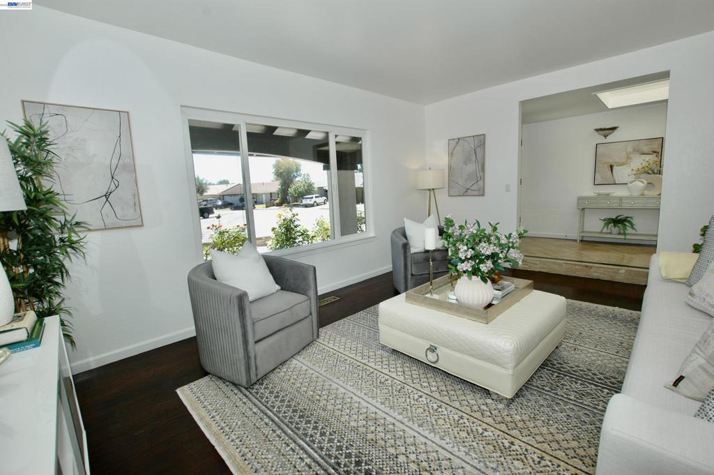 35515 Dee Place Property Photo 9