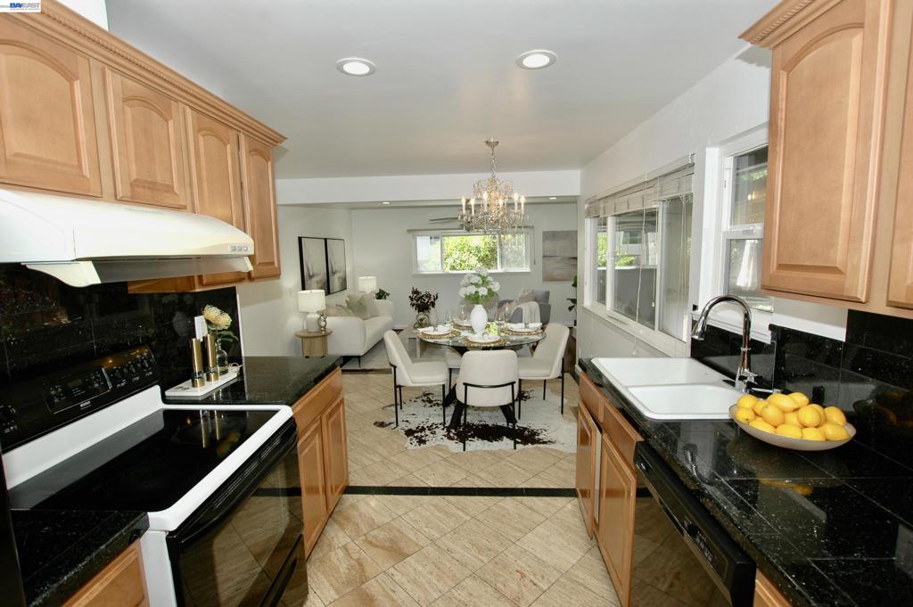 35515 Dee Place Property Photo 10