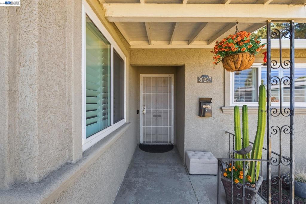 20927 Nunes Ave Property Photo 2