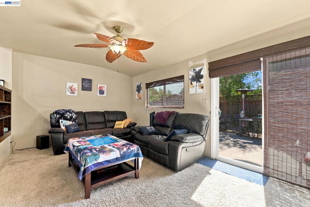 20927 Nunes Ave Property Photo 7