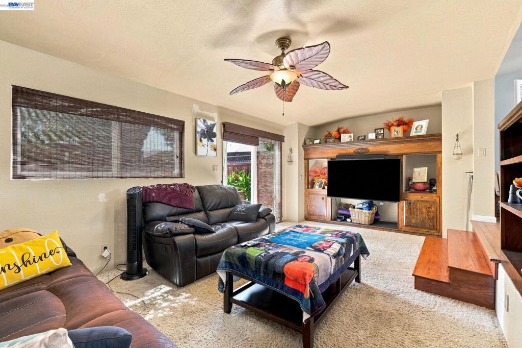 20927 Nunes Ave Property Photo 8
