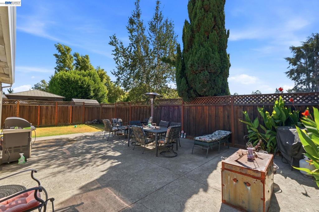20927 Nunes Ave Property Photo 22
