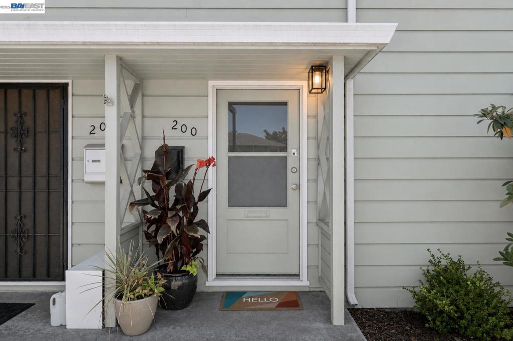 200 Cypress St Property Photo 5