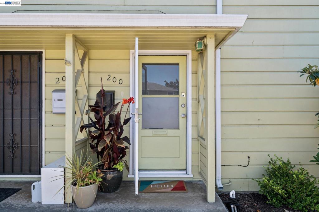 200 Cypress St Property Photo 6
