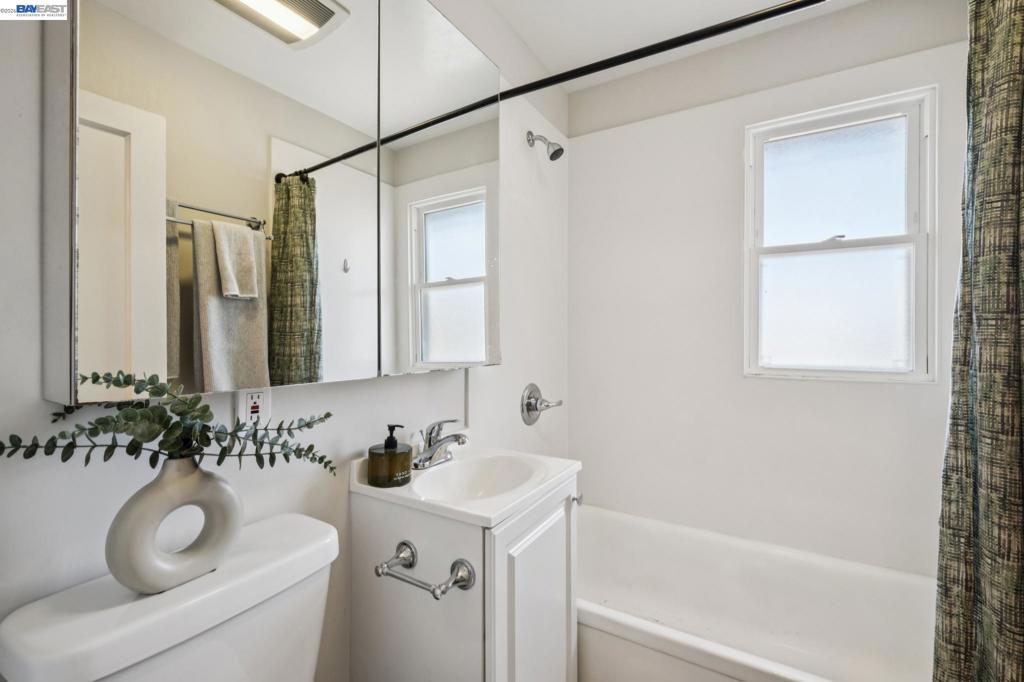 200 Cypress St Property Photo 30