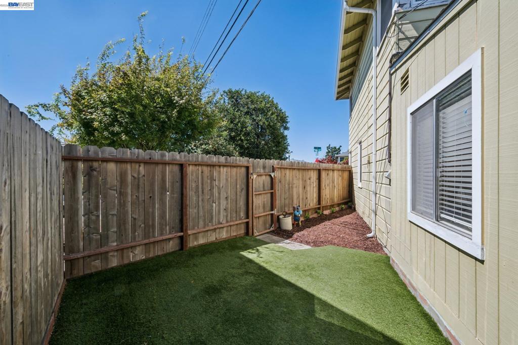 200 Cypress St Property Photo 35