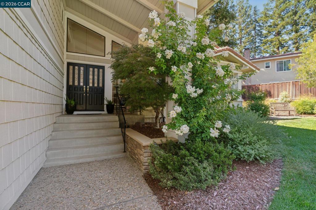 2232 Tahiti Drive Property Photo 3