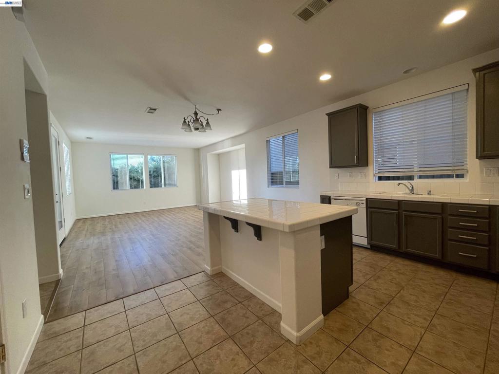 1043 Ashbridge Bay Dr Property Photo 4