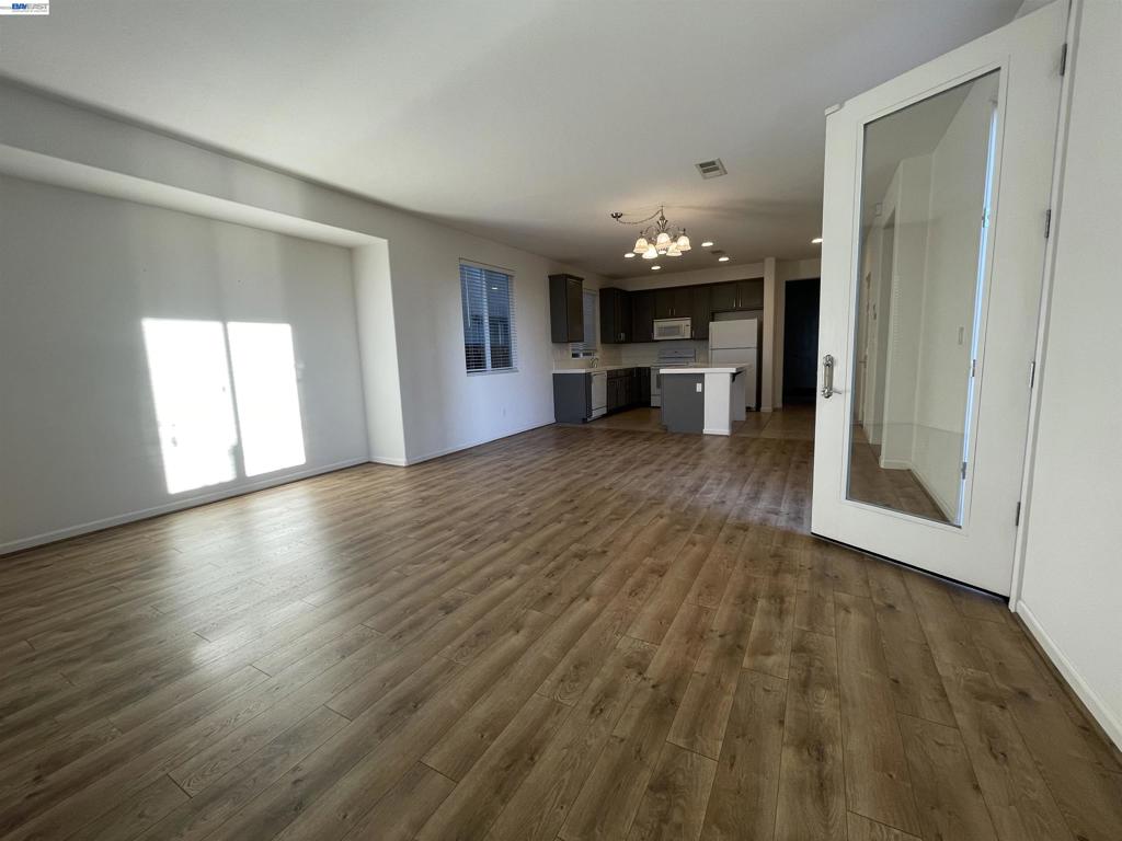 1043 Ashbridge Bay Dr Property Photo 12