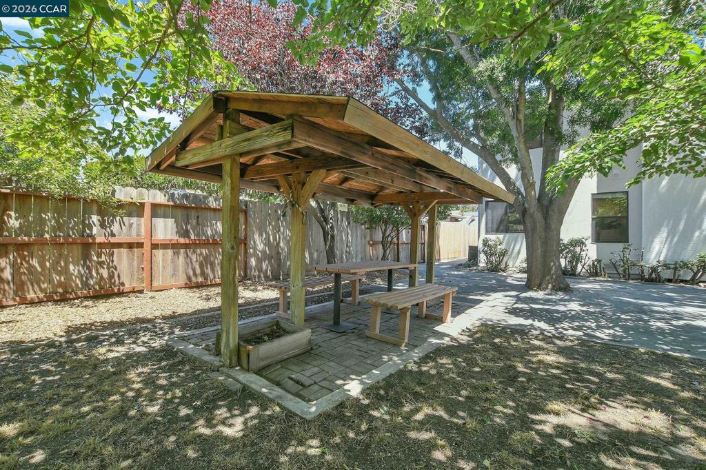 737 Huntington Way Property Photo 26