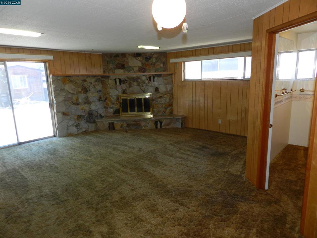 265 Jensen St Property Photo 6