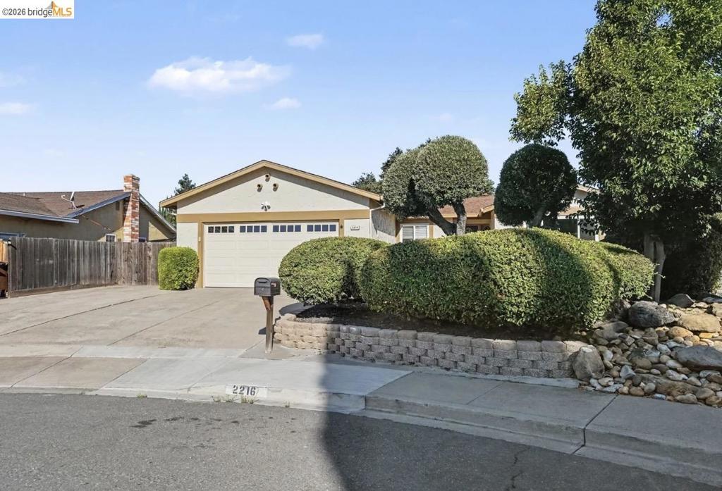 2216 Nido Court Property Photo 3