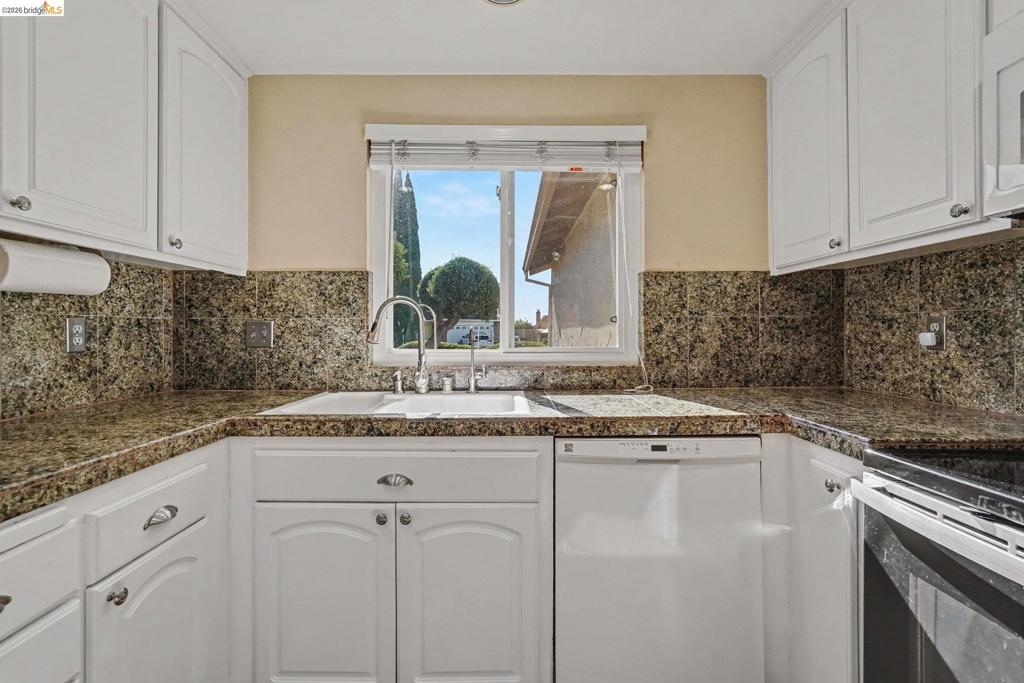 2216 Nido Court Property Photo 9