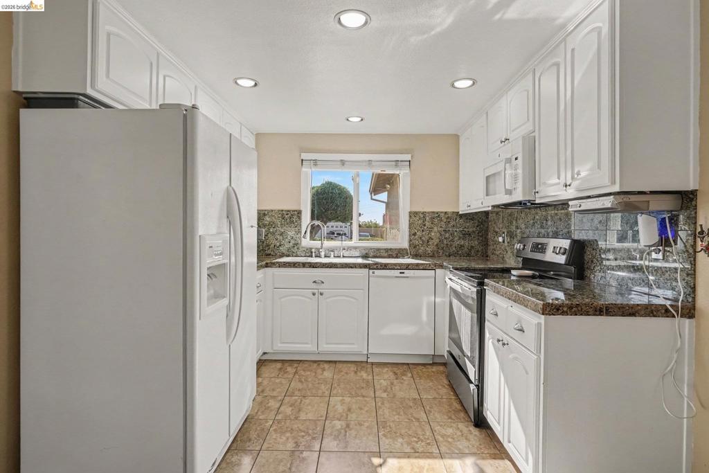 2216 Nido Court Property Photo 11