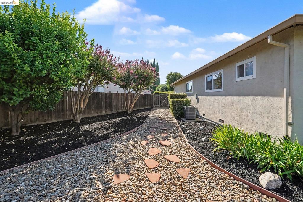 2216 Nido Court Property Photo 32
