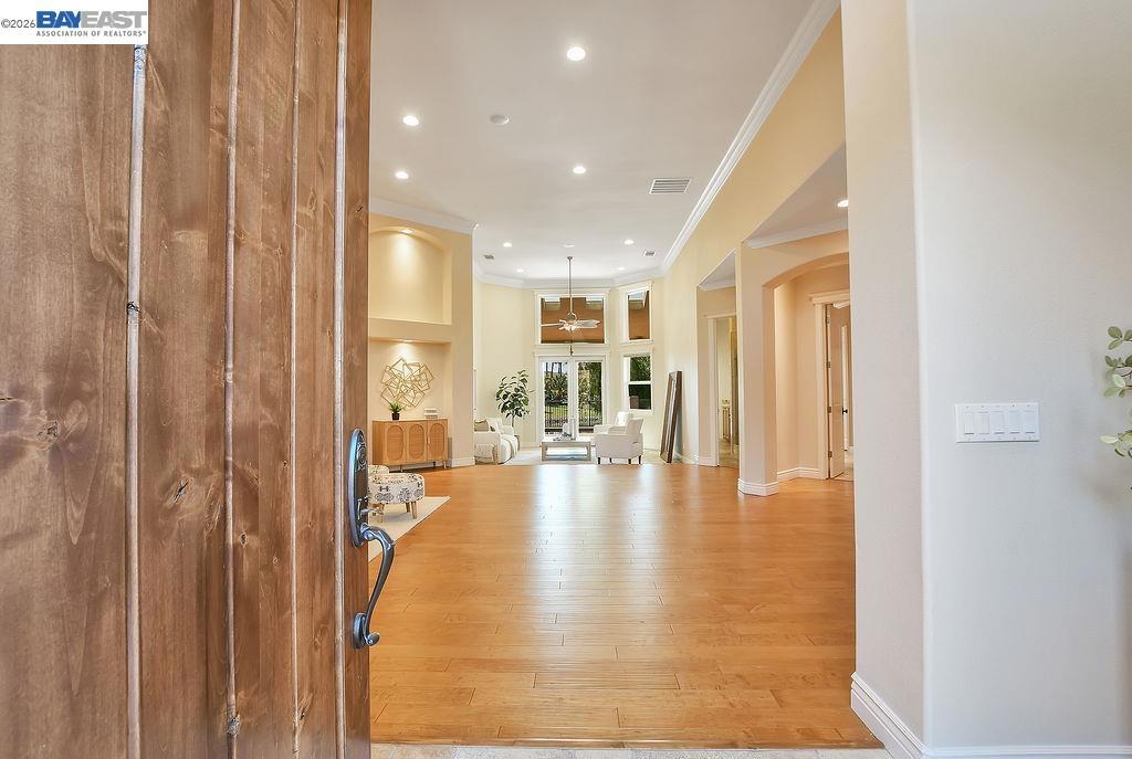 5661 Oakmont Ct Property Photo 3