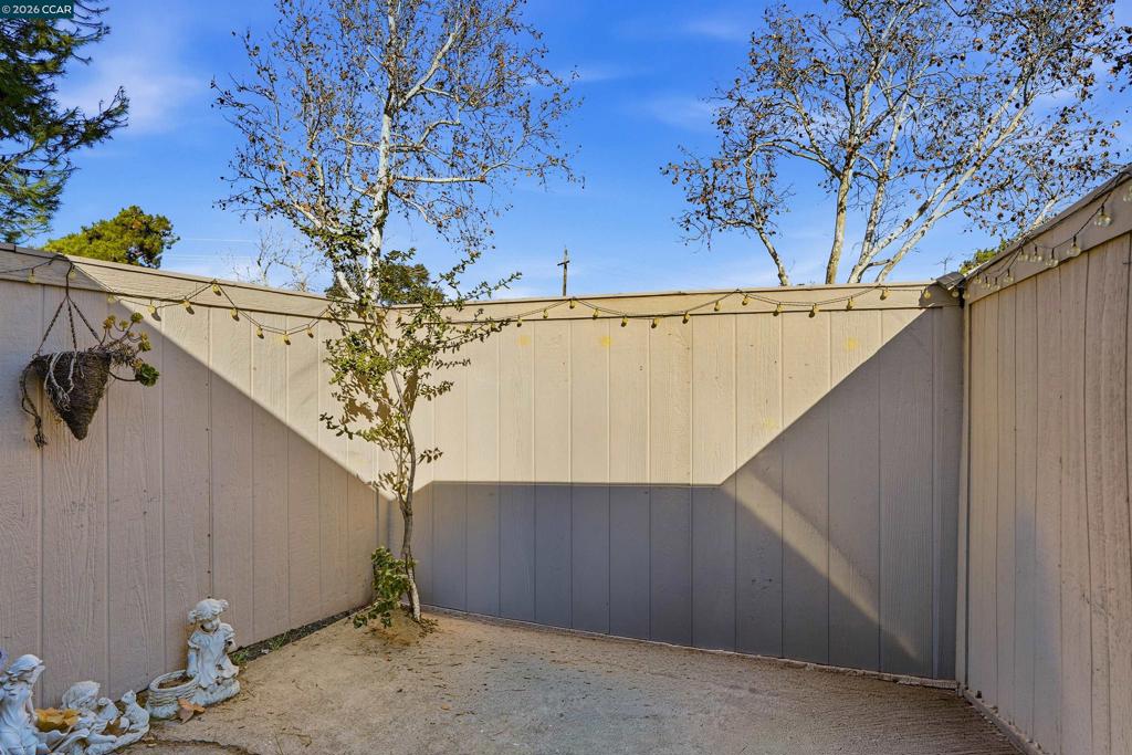 1814 San Jose Dr Property Photo 4