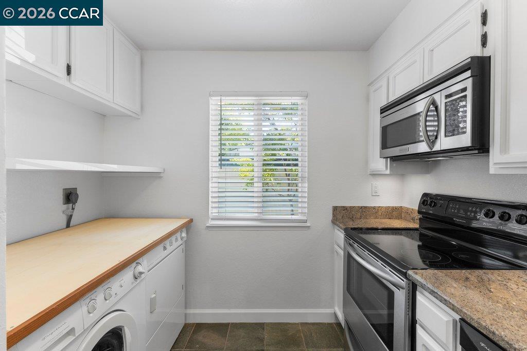 401 Old Orchard Ct Property Photo 6