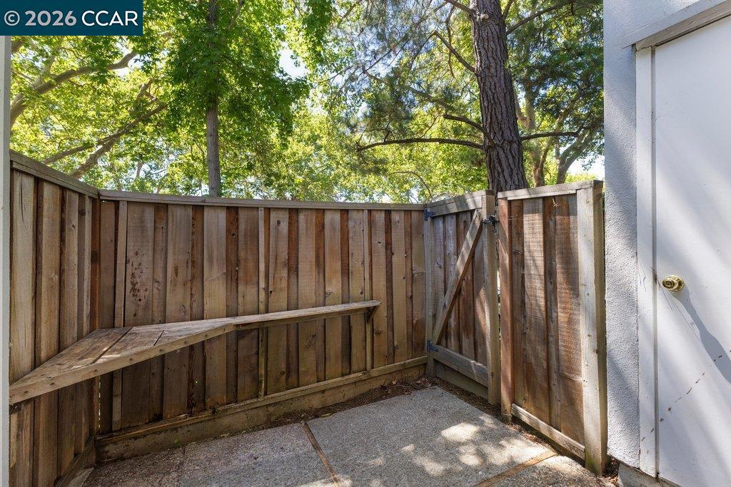 401 Old Orchard Ct Property Photo 18