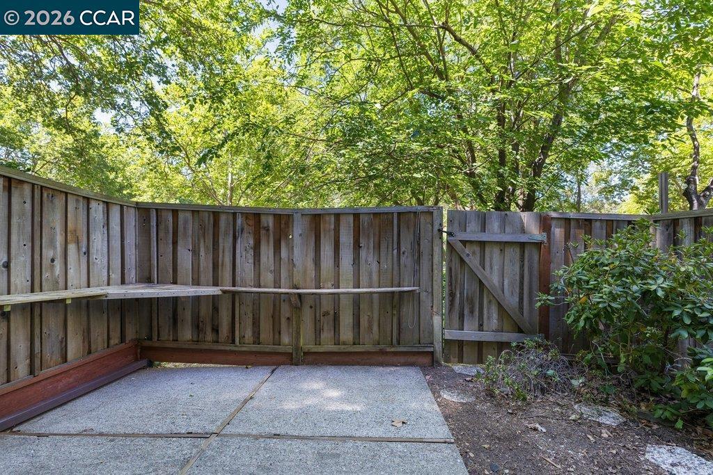 401 Old Orchard Ct Property Photo 26