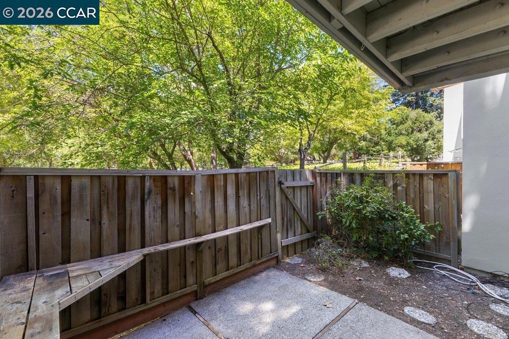 401 Old Orchard Ct Property Photo 29