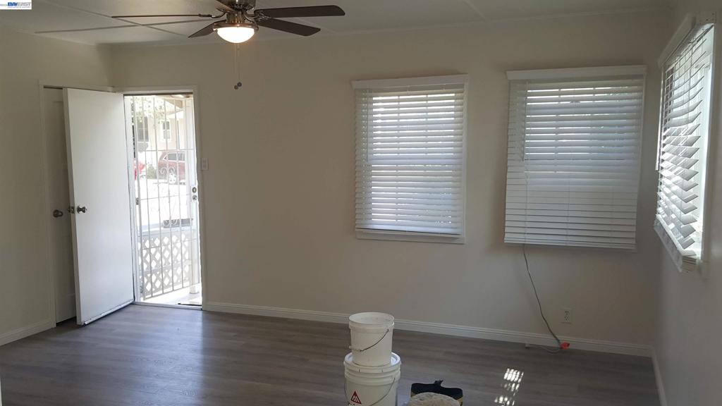 663 Rose Ave Property Photo 3