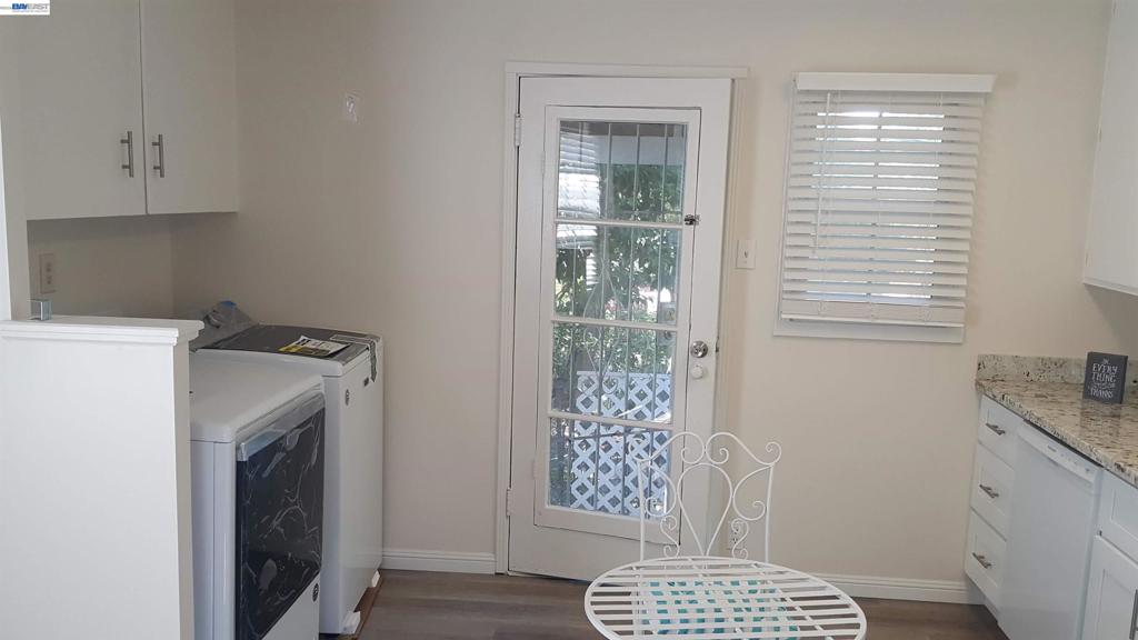 663 Rose Ave Property Photo 5