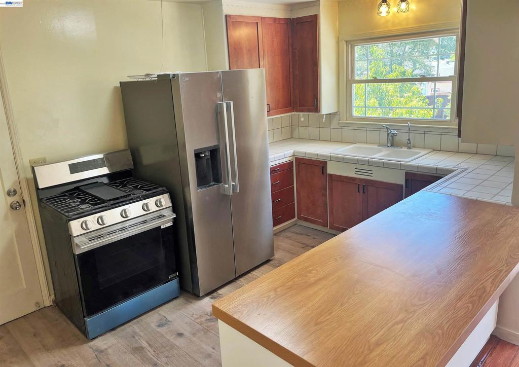 350 Strand Ave Property Photo 5