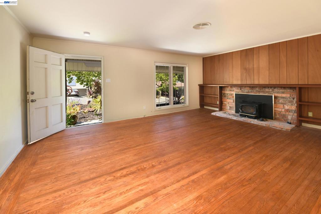 350 Strand Ave Property Photo 7