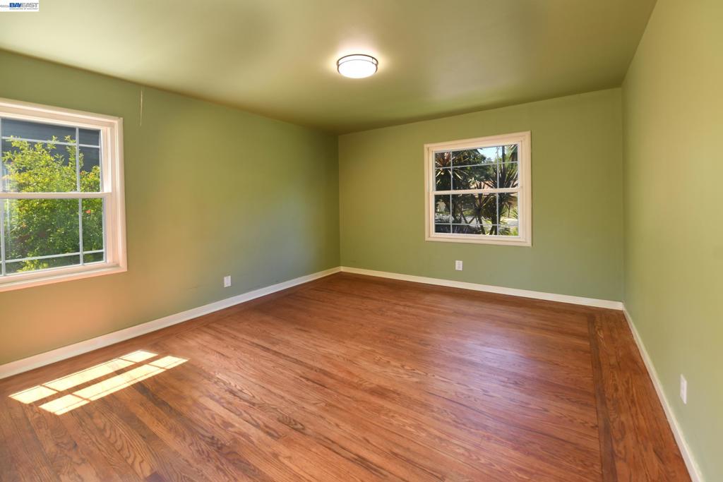 350 Strand Ave Property Photo 8
