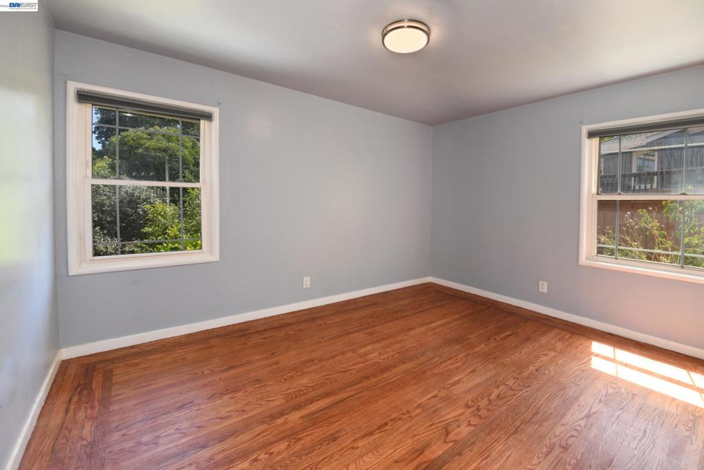 350 Strand Ave Property Photo 9