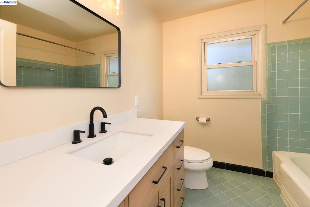 350 Strand Ave Property Photo 11