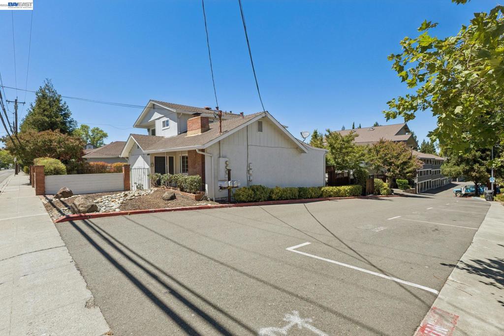 3851 Vineyard Ave Property Photo 3