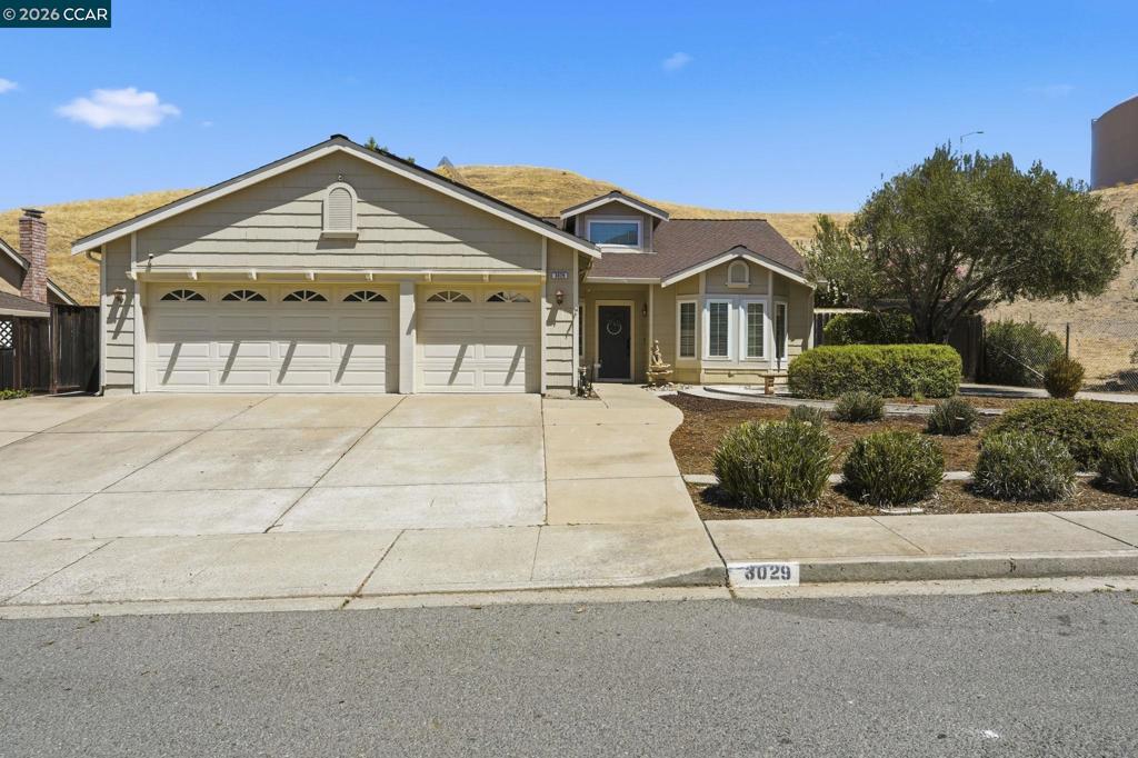 3029 Larkspur Dr Property Photo 2